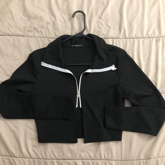 SHEIN | Zip front crop tee. - Picture 3 of 4